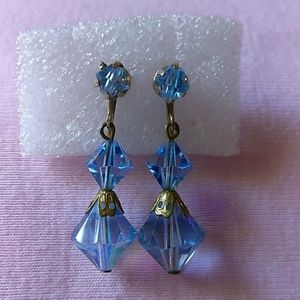 LIGTH BLUE EARRINGNS.